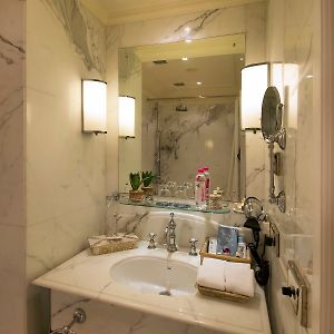 Luxury Twin Room Lake View